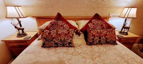 Krevet ili kreveti u jedinici u okviru objekta Self catering upper floor flat at Woodend house