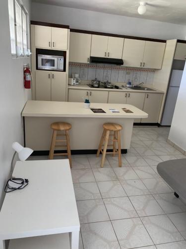 Cucina o angolo cottura di CRAB ISLAND ADVENTURES APARTMENTS