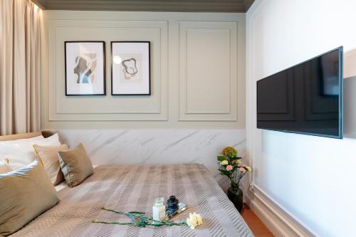a living room with a couch and a flat screen tv at Warsaw Story - LoftAffair Collection in Warsaw