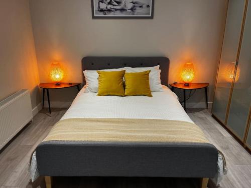 En eller flere senge i et værelse på Lovely 1-bedroom apartment in London N1