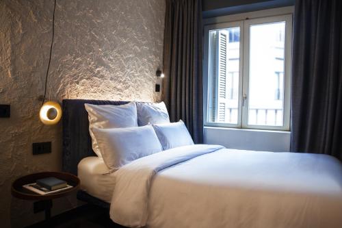 A bed or beds in a room at Letoh Letoh Gran Vía