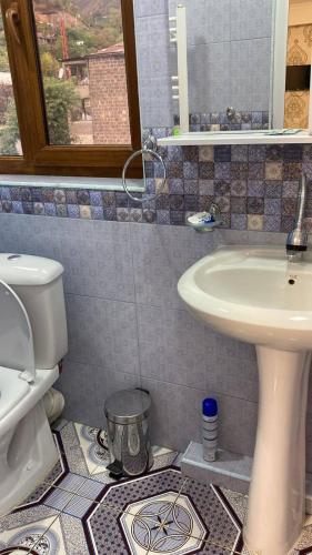  Hovasapyan's Family Guest House -  Room  picture :   Tea/Coffee maker    Shower    Bath                           