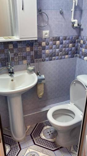  Hovasapyan's Family Guest House -  Room  picture :   Tea/Coffee maker    Shower    Bath                           