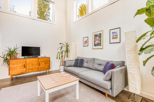 Alberta Abode – Photos 4
