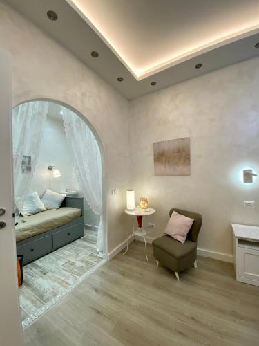 Luxury apartment near Colosseum, Steps to Metro, AC & Fast WiFi