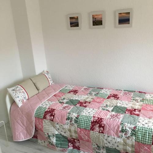 a bedroom with a bed with a quilt on it at Schöne 2-Zimmer Wohnung in Geesthacht in Geesthacht