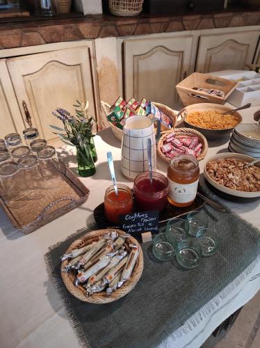 Comida en o cerca de este hotel