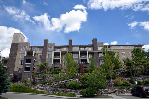 Pinnacle Pointe by Vacations Kelowna