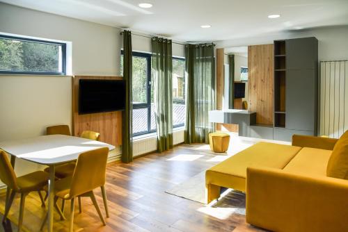 TV/trung tâm giải trí tại Royal Maison Apartments
