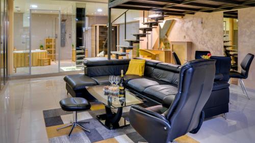 Zona de estar de XSpa Apartment cryptocurrency pay available