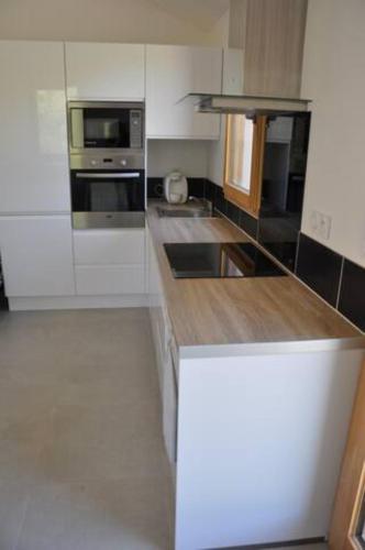 Kuchyň nebo kuchyňský kout v ubytování Gîte dans maison Quercynoise