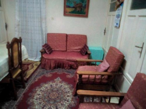 a living room with a couch and a chair at غرفة خاصة فى رشيد 
