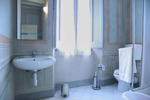 a bathroom with a sink and a toilet at La Locanda di San Pier Piccolo in Arezzo