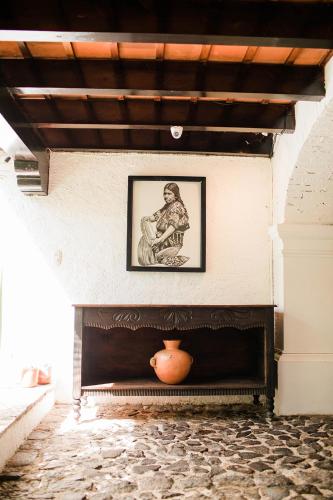 a picture of a vase sitting on a fireplace at Cacao Boutique Hotel in Antigua Guatemala