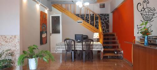 a dining room with a table and chairs and a staircase at Casa Grande Retiro para grupos in Cerro Azul