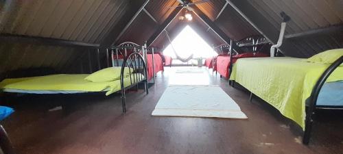 a room with two beds and a window at Casa Grande Retiro para grupos in Cerro Azul