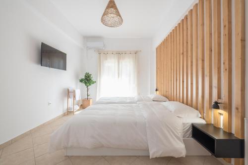 A bed or beds in a room at ATHENIAN HOME Near Acropolis