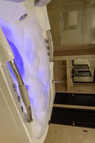 a refrigerator with white ice inside of it at Hotel El Aeropuerto in San José del Guaviare