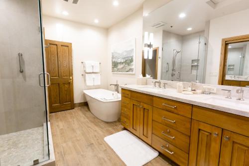 Ein Badezimmer in der Unterkunft Stein Eriksen Lodge Deer Valley