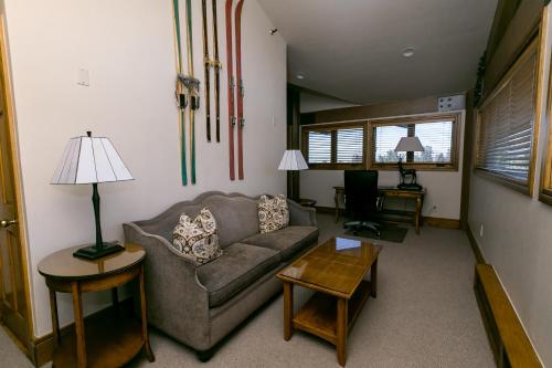 Ein Sitzbereich in der Unterkunft Stein Eriksen Lodge Deer Valley