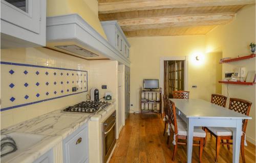Amazing apartment in Fivizzano with WiFi and 2 Bedrooms