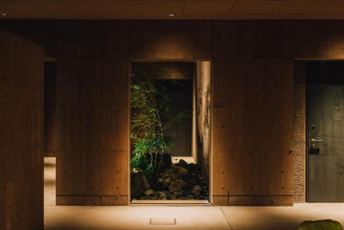 a room with a window with a plant in it at SEKIYA RESORT Galleria Midobaru in Beppu