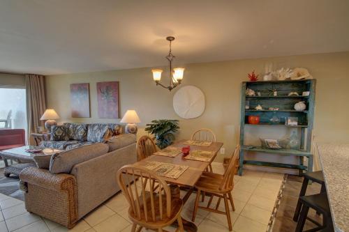 Ruang duduk di El Matador 165 - Beautiful unit with great view of the Gulf