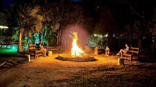 Taman di luar Hotel El Chital