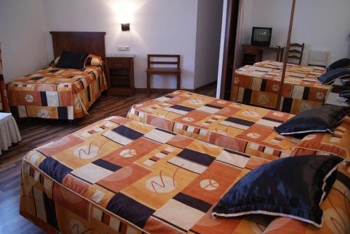 Postel nebo postele na pokoji v ubytování Hotel Mulhacen
