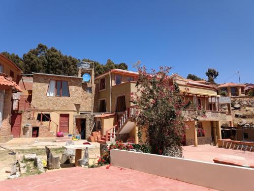 a group of houses in a village at Hosteria LAS ISLAS in Comunidad Yumani