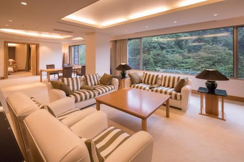 a large living room with couches and a table at Arima Onsen Gekkoen Korokan in Kobe