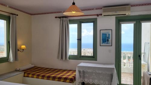 Posteľ alebo postele v izbe v ubytovaní Quadruple Room full view in blue apartment mountain view