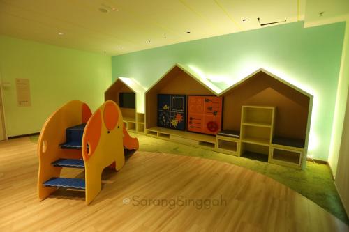 a room with two childrens playrooms with toy houses at SarangSinggah@Timurbay Seafront in Kuantan
