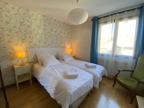 Photo de la galerie de l'établissement Chalet rénové avec jardin, terrasse, équipement fitness et proche centre-ville - FR-1-585-88, à Bar-le-Duc