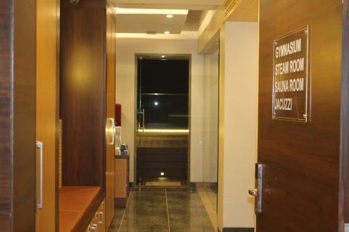 a hallway with a door leading to a room at HOTEL RAJHANS ABHINANDAN in Bhopal
