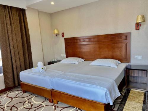 Ένα ή περισσότερα κρεβάτια σε δωμάτιο στο Fan Holiday Hotel