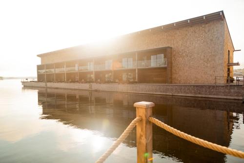 a building next to a body of water at Slottsholmen Hotell och Restaurang in Västervik