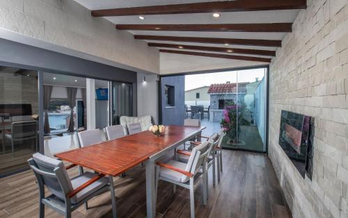 Villa Martinis, Rogoznica, private heated pool
