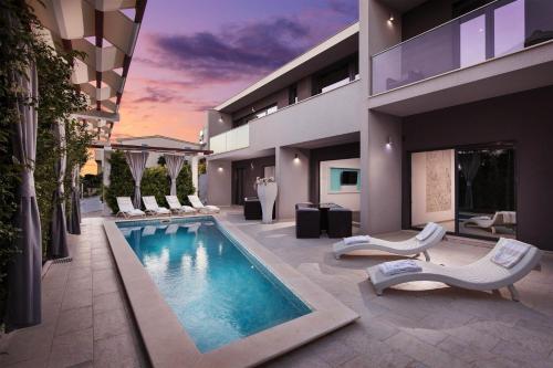 Villa Martinis, Rogoznica, private heated pool