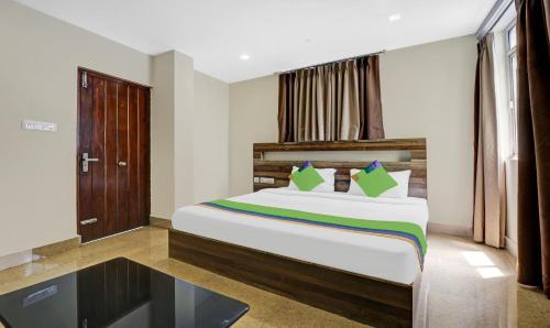 a bedroom with a large bed in a room at Treebo Darwesh Residency - 500m from Railway Station in Kozhikode