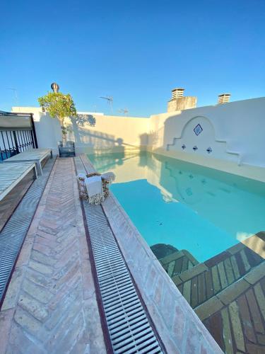CASA PALACIO SXVIII CON PISCINA en centro histórico de SEVILLA
