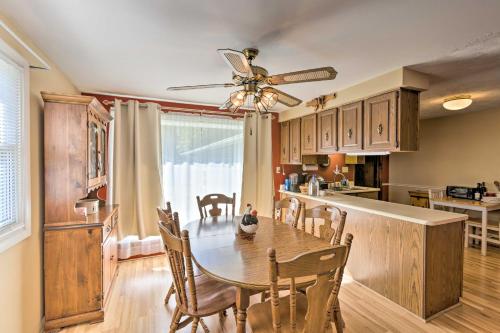 Una cocina o zona de cocina en Lakefront Ludington Retreat with Kayaks and Fire Pit!