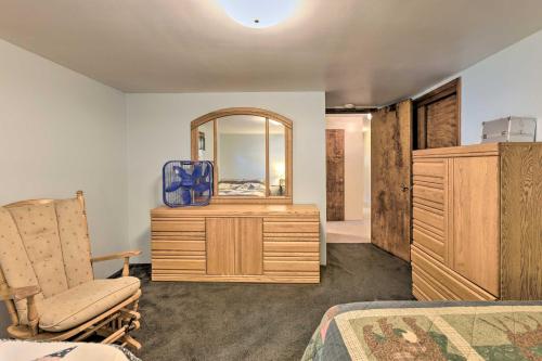 Imagen de la galería de Lakefront Ludington Retreat with Kayaks and Fire Pit!, en Ludington