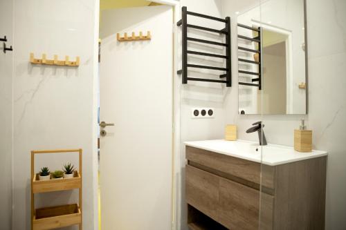 Kúpeľňa v ubytovaní Luxury apartment in Cannes / 300m from palais des Festivals / Parking included