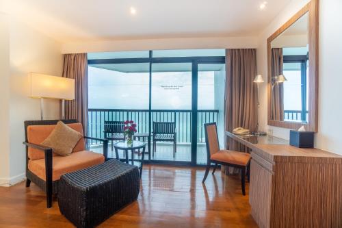 Ruang duduk di Radisson Resort & Spa Hua Hin