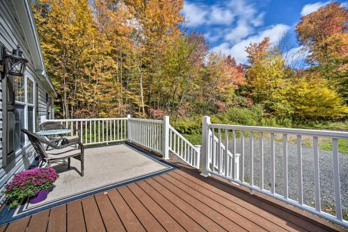 Κήπος έξω από το Creekside Catskills Getaway Near Hunter Mountain
