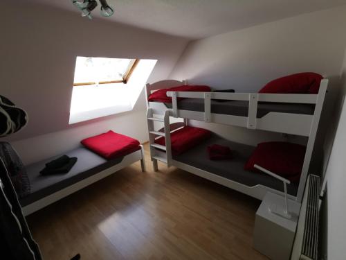 Poschodová posteľ alebo postele v izbe v ubytovaní Dornbirn Town, Sägerstrasse 12