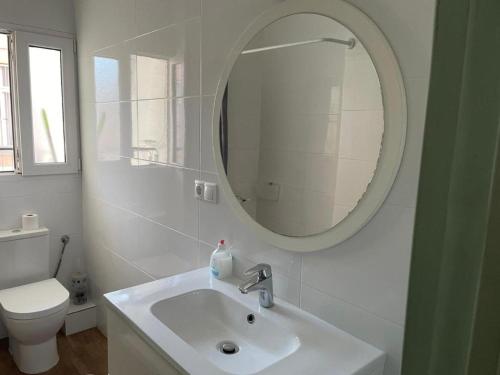 a white bathroom with a sink and a mirror at CasaAlicante Private Apartment Condo for up to 5 people Zentrale Wohnung AC Bedroom Klimaanlage in Alicante