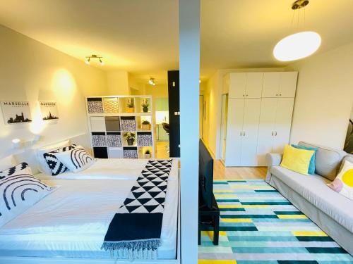 A bed or beds in a room at Peony Holló Apartment - Free Garage under the house
