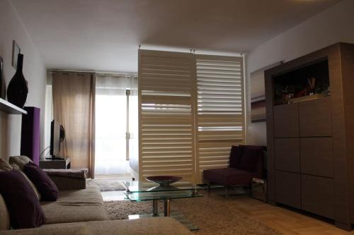 C056-Cannes Rue Antibes - Studio